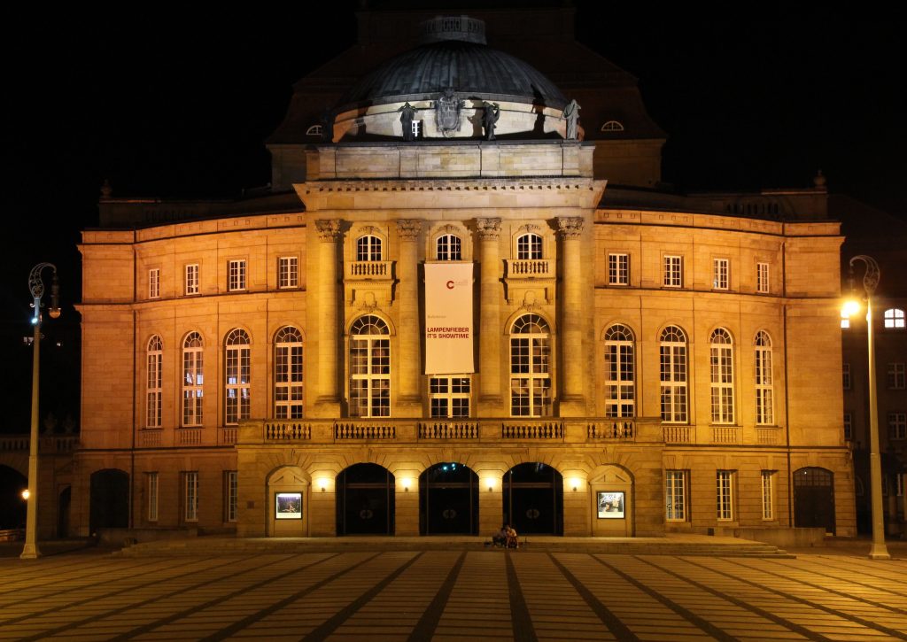 opernhaus_bei_nacht-1024×725